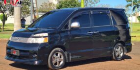 Toyota Noah 2006
